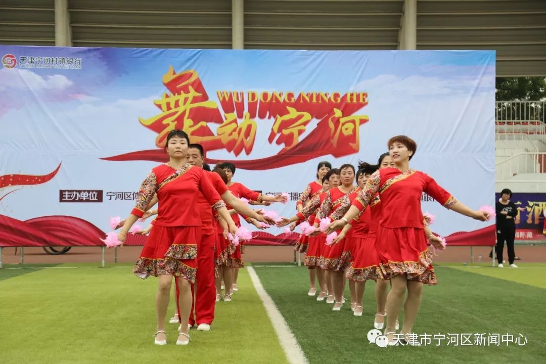 雪山姑娘的獨(dú)特風(fēng)情，最新水兵舞在小巷深處的展現(xiàn)