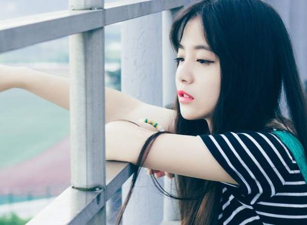 韓珺瑤段允安最新章節(jié),韓珺瑤段允安最新章節(jié)，小巷中的隱秘美味