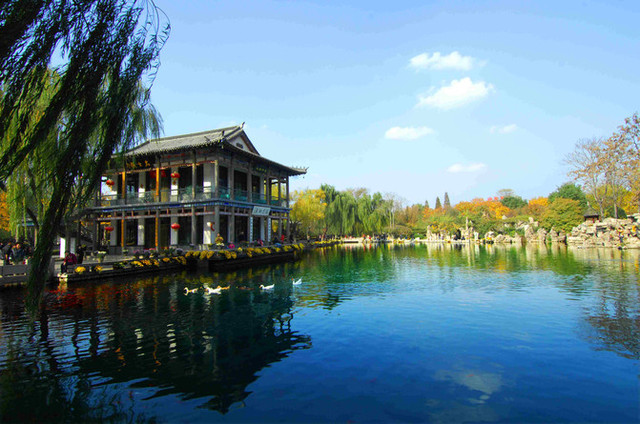 大明湖深度游，巷弄美食秘境探索