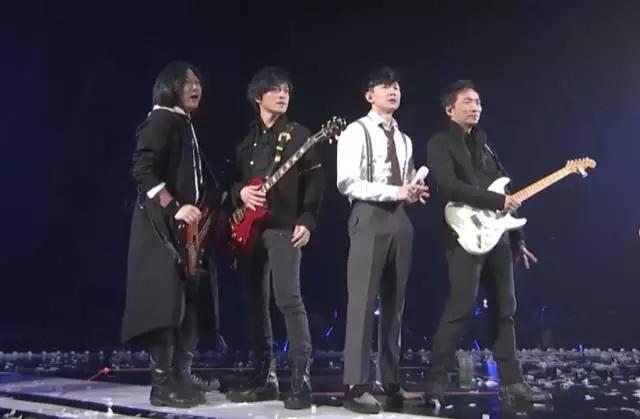 林俊杰最新翻唱歌曲，小巷深處的音樂與美食之旅