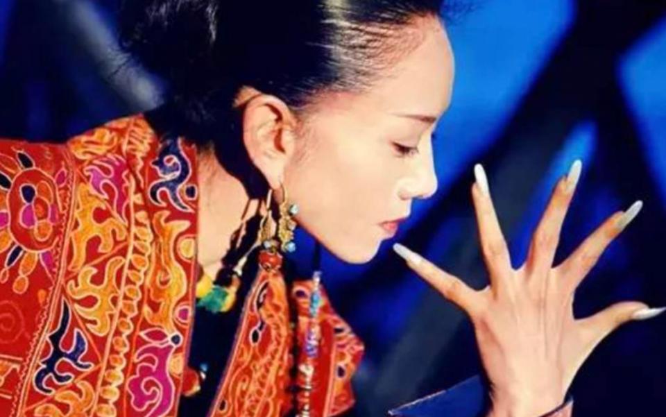 楊麗萍最新近照曝光，如何獲取并評(píng)價(jià)舞蹈巨星的最新照片？