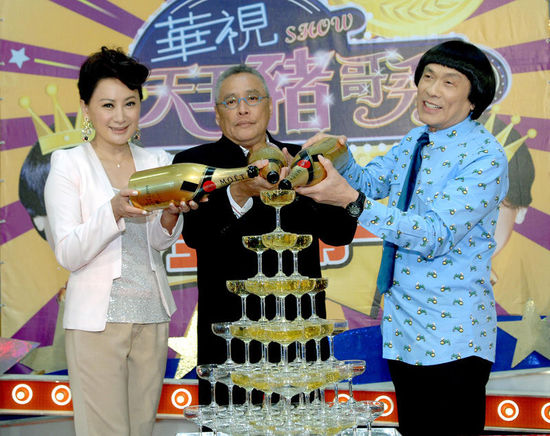 豬哥亮陳亞蘭最新動(dòng)態(tài)揭秘，小巷美食寶藏大揭秘！