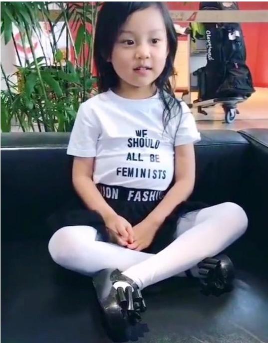 李小路女兒近照，自然美景中的探索之旅獨家曝光