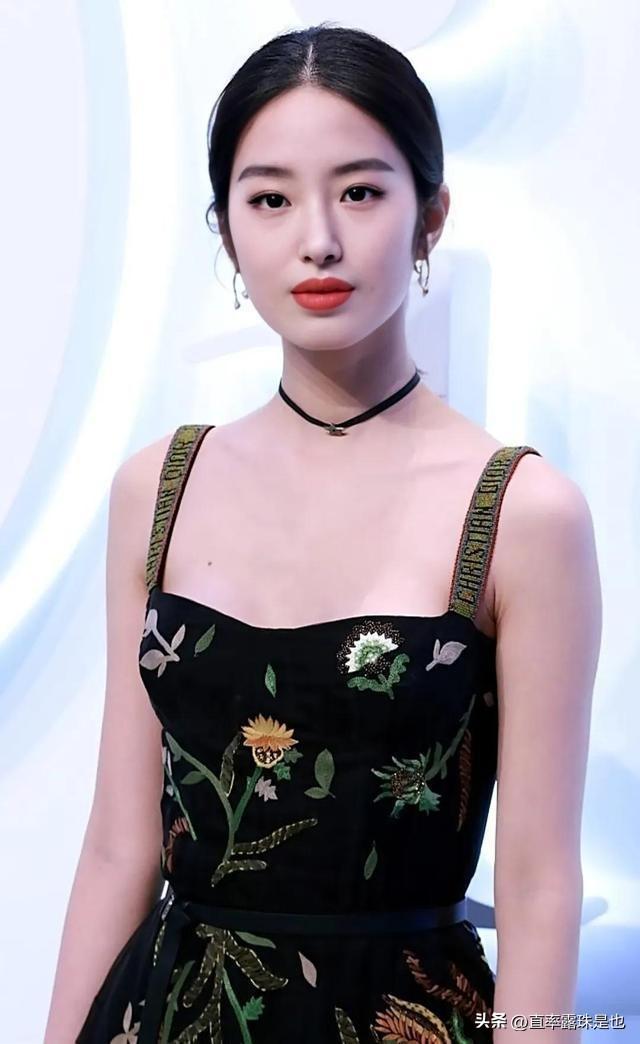演員鈺探尋隱秘寶藏，小巷特色小店的奇妙之旅