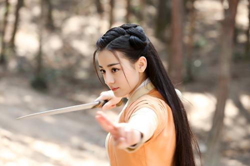 秦時(shí)明月新登場(chǎng)女俠角色——科技之光，生活之路的照亮者