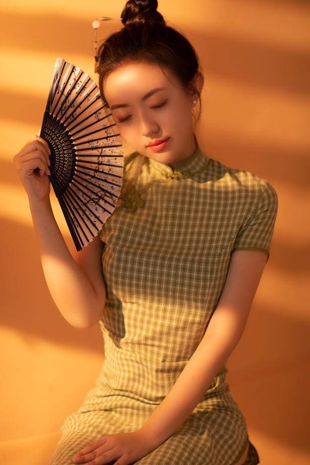 女演員古箏，與自然美景的邂逅，探尋內(nèi)心平和之聲