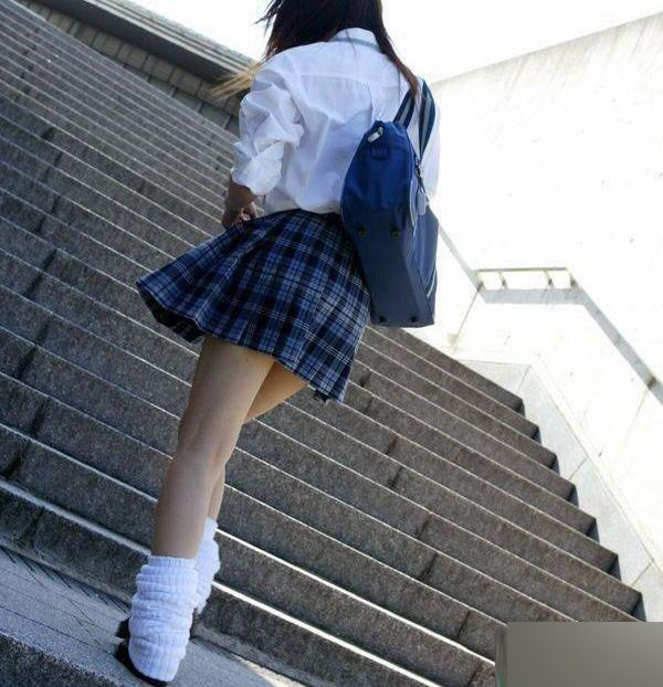 最新女校服，時代變遷中的校園風(fēng)尚標(biāo)志