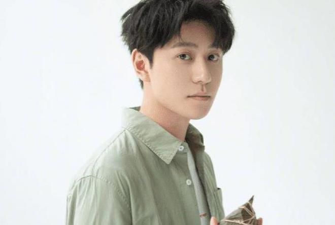 秦俊杰最新戀情曝光，情感新動(dòng)向揭秘！